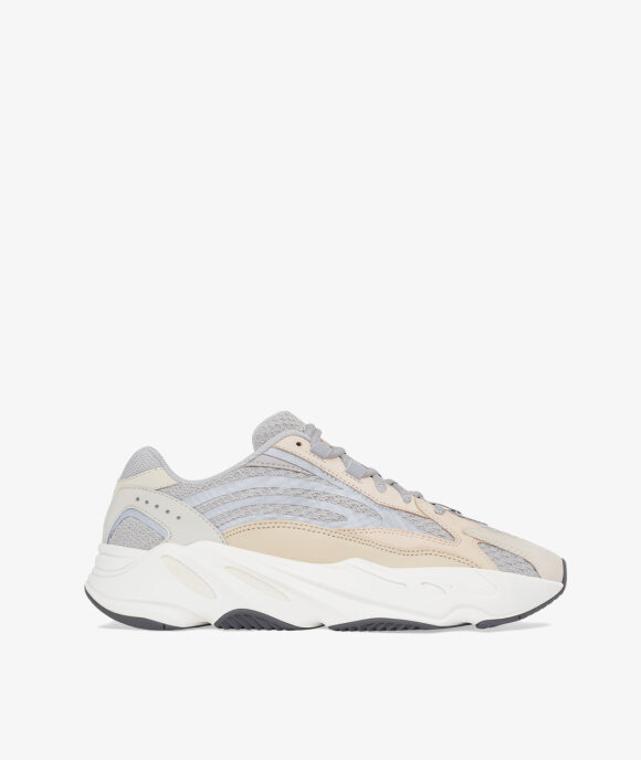 cream yeezy 700