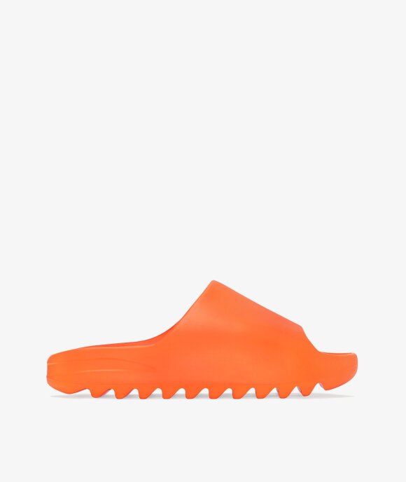 Næsten død Elegance Anholdelse Norse Store | Shipping Worldwide - Yeezy Slide (Enflame Orange)