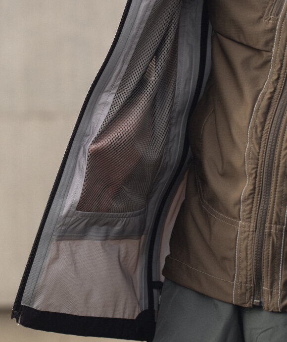 And Wander - Pertex Shield Rain Jacket