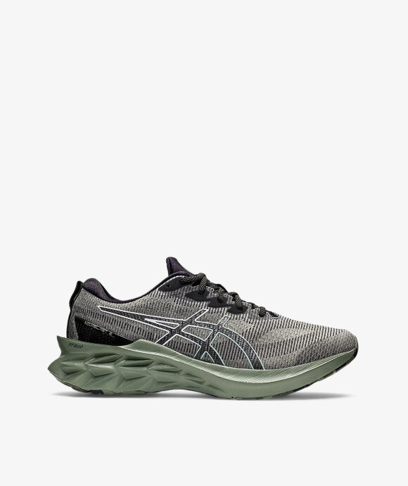 Asics - Novablast 2 LE