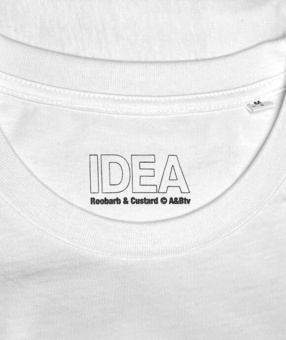 IDEA - Roobarb + Custard Photobomb Tee