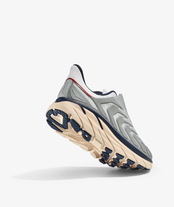 HOKA One One - Project Clifton