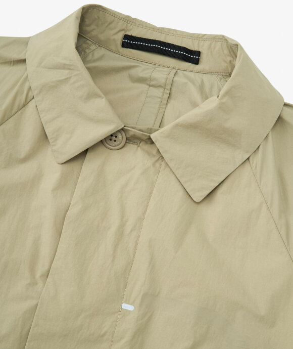 And Wander - Water Repellent Light Coat