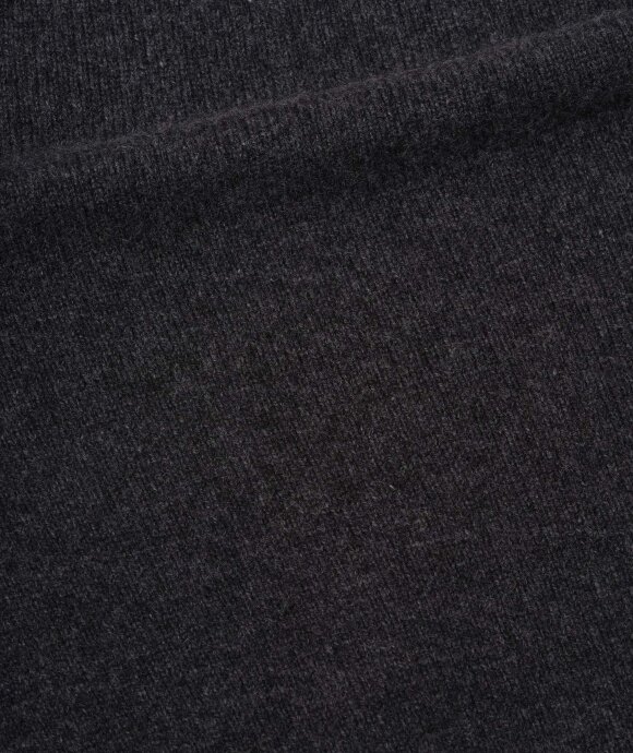 Margaret Howell - SEAMLESS CREW NECK MERINO CASHMERE